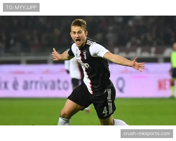 德里赫特防守艺术闪耀,年轻中卫重塑现代足球后防线竞争力 德里赫特防守艺术闪耀,年轻中卫重塑现代足球后防线竞争力