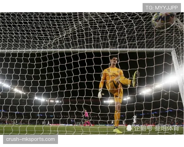 库尔图瓦与诺伊尔：传统门神与清道夫型门将的定位对比分析